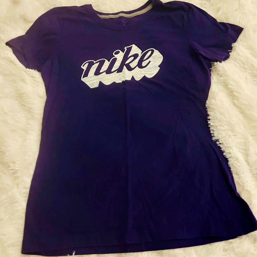 Women’s Nike tee. Purple. Slim Fit. Size M.